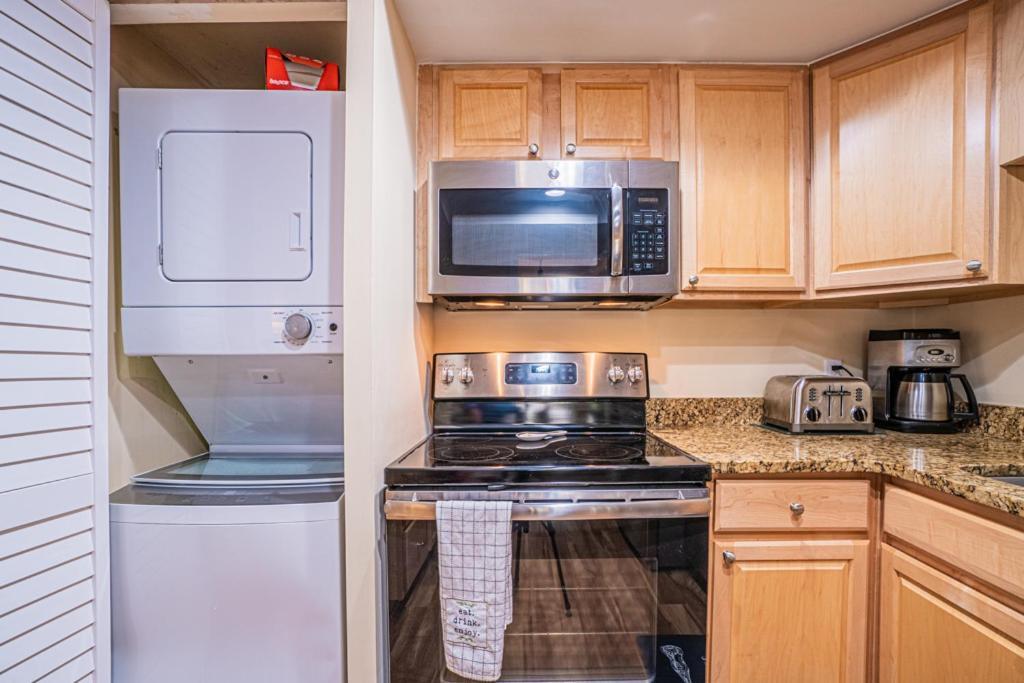 1686 Bluff Villas Renovated Sleeps 8 Walk To Salty Dog Sea Pines Hilton Head Island Eksteriør billede
